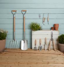 Dzięki temu w jednym miejscu znajdziesz wszystkie rzeczy potrzebne do zbudowania domu, remontu wnętrz. Decouvrez Le Large Eventail D Outils De Jardin De La Gamme Goodhome Durum De Quoi Profiter D Un Jardin Parfaitement Ta Outils De Jardin Jardins Abri De Jardin