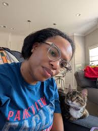 Find someone who looks at you the same way Babs looks at Newman.  🤗🤗❤️🤭😁😁