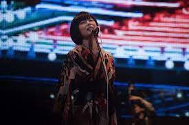 椎名林檎 初期曲から事変 smapのあの曲までを魅せた圧倒的120分をレポート 画像 4 8 邦楽 ニュース ro69 アールオーロック ロッキング オンの音楽情報サイト 黒髪メイク 林檎 椎名林檎 着物