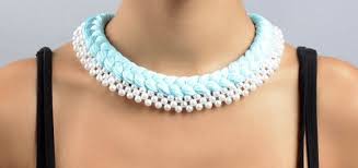 Pour créer tous vos bijoux fantaisies, la perlerie en ligne de l'atelier de la création vous propose une grande sélection de perles de toutes formes et toutes matières : Creer Son Entreprise De Bijoux Fantaisie Ou Artisanaux Tout Savoir