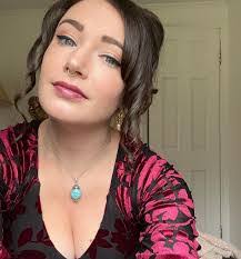 Leann Stanton's Instagram, Twitter & Facebook