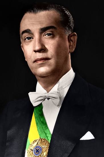 Quem inaugurou a estátua de Pedro Álvares Cabral em Belmonte em janeiro de 1963?