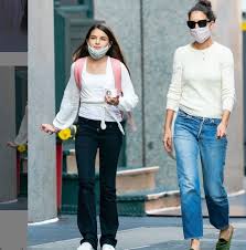 Suri cruise was born on april 18, 2006 in santa monica, california, usa. Suri Cruise Turns 15 Her Mother Katie Holmes Has Posted To Celebrate Https Istanbulpost Com Tr