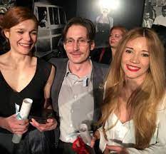 Η ιωάννα παππά θυμίζει πριγκίπισσα κάποιου κλασικού παραμυθιού, ωστόσο οι ρόλοι που υποδύεται είναι δύσκολοι, απαιτητικοί, ενώ με κάθε νέα της επιλογή ανεβάζει τον πήχη και.τα καταφέρνει περίφημα. Sthn Iwanna Pappa To Brabeio Melina Merkoyrh Gia Thn Odo Polydoyrh Eley8eria Online