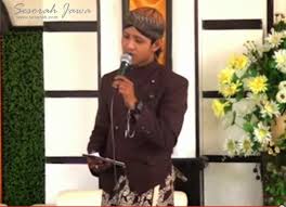 Ya itu adalah sepenggal syair dari lagu ibu kita kartini yang pasti dinyanyikan tanggal 21 april. Teks Pidato Bahasa Jawa Ra Kartini Berbagai Teks Penting