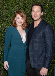 Chris jurassic era pratt world's adventure vest in brown leather is made up of faux / synthetic leather and it is a full polyester liner. Jurassic World S Chris Pratt And Bryce Dallas Howard Reunite For A List Opening Of New Jurassic Park Ride At Universal Studios