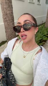 When the girls send you the Facebook group post 👀 #arewedatingthesameguy  #ellalangley #girlsgirls