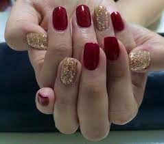 Notre sélection de gels uv de haute qualité cod nail system pour la pose d'ongles en capsules ou vendu en petit pot opaque pour ne pas altérer le produit dans le temps, le gel de couleur ne coule pas et vous permettra d'obtenir la couverture idéale. Deco Ongles Noel Et Nouvel An 50 Idees D Ongles Pour Noel Et Les Fetes Ongles Noel Deco Ongle Noel Ongles Rouges