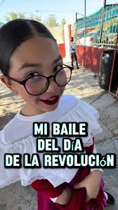 Bailando en la Kermés Escolar con Camila y Perlita