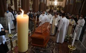 Durante la homilía, pidió a la población generar conciencia sobre el uso desmedido del agua y los daños ambientales generados por los actos irracionales de las personas. Cb4dgbg3sscosm