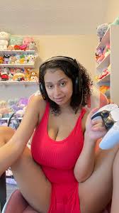 Zuri Zoltan - Free nude pics, galleries & more at Babepedia