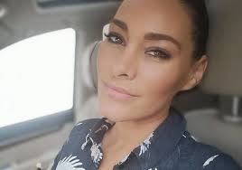 Zita görög hungarian tv personality. Jol All Neki A Boldogsag Gorog Zita Megmutatta A Csaladi Fotoalbum Legujabb Kepet Sassy