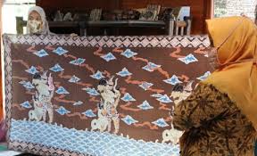 Dihadirkan dengan warna cerah, batik kerja satu ini sepertinya tak boleh terlewatkan! Industri Batik Perlu Didukung Untuk Tingkatkan Ekonomi