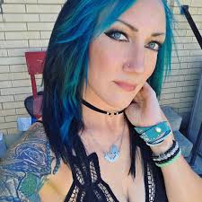 Heyy i'm Ryan looking to make some new friends. Stuff i like : Gaming... My  cat Obi Netflix, horror , fantasy , anime stuff Rock music, old bands,  Outdoor exploring and cooking :