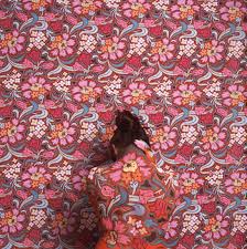 Over 40,000+ cool wallpapers to choose from. Artist Cecilia Paredes Disappears Into Wallpaper