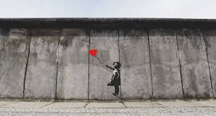 As his crew fled from. Banksy Biografie Bekannte Werke Und Merkmale Steckbrief Mit Infos