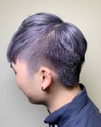 灰紫色 紫灰色灰灰的紫紫的灰多 需漂髮的髮色只要帶灰的都需要漂褪2次漂髮不可怕只要漂褪前頭皮隔離有做好 hairstyle