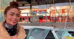 Una juez de bogotá condenó a tres años y diez meses a daneidy barrera, conocida como 'epa colombia', por los delitos de perturbación en servicio de transporte público y daño en bien ajeno por haber destruido con un martillo una estación de transmilenio el pasado 21 de noviembre de 2019. 0 C Cbsq04ckam