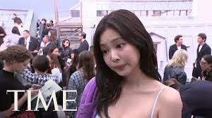 Main rapper, lead vocalist birthday: Jennie Kim Shut Down Front Row Of The Chanel Fashion Show With Cardi B At Paris Fashion Week Time Youtube