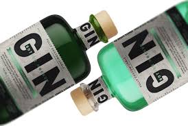 Gin Bottle Mockup In 2020 Bottle Mockup Gin Bottles Gin