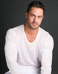 Yabanci Dizi Aleminin En Yakisikli Erkekleri Taylor Kinney Erkek Sac Modelleri Erkek Sac Kesimleri