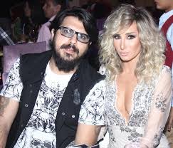 كارولين عزمي سن كارولين عزمي الحقيقي، من هي وأين نشأت ، ديانة كارولين عزمي مسلمة أم مسيحية، تعرفوا على بدايتها الفنية، وما هو أول عمل فني لها، والعمل الذي تسبب في شهرتها، تعرف على كارولين عزمي وخطيبها وأكثر في مقال واحد. Ù…Ø§ÙŠØ§ Ù†Ø¹Ù…Ø© Ù„Ù€ Ø³ÙŠØ¯ØªÙŠ Ù†Øª Ø£Ø­Ø¨ Ø´Ø±Ø¨Ù„ Ø¨Ùˆ Ø®Ø·Ø§Ø± ÙˆØ§Ù†ÙØµÙ„Øª Ø¹Ù† Ø²ÙˆØ¬ÙŠ Ø§Ù„Ø³Ø§Ø¨Ù‚ Ù‚Ø¨Ù„ Ø§Ù„Ø·Ù„Ø§Ù‚ Ù…Ø¬Ù„Ø© Ø³ÙŠØ¯ØªÙŠ