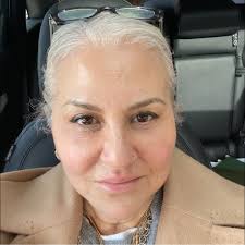 Throwing it a couple months back to some Christmas nails ! Zoom to see the  snowflakes and sweater nails !