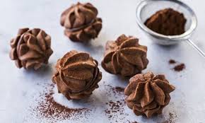 Biscuits A La Pate A Tartiner Aux Noisettes Pate Travailler Le Beurre En Pommade Ajouter Le Sucre Glace Le S Spritzgeback Rezept Kekse Backen Rezept Geback