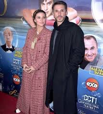 He was born in 1960s, in generation x. Sergio Mayer And Isabela Camil Dating Gossip News Photos