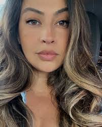 Rheanne Marshall's Instagram, Twitter & Facebook