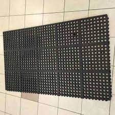 Cara ampuh membersihkan lantai keramik kamar mandi tanpa di sikat terima kasih sudah mampir di chanel iseng bikin video bersihkan lantai kamar mandi.cuma modal 2000 jd bersih &keset tdk licin. Jual Keset Lantai Keset Kamar Mandi Terbaru Juli 2021 Blibli