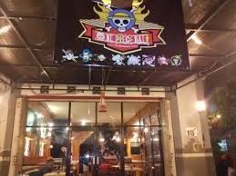 Poster buronan one piece warna tajam tailed fox distro. Nongkrong Asyik Di Kota Denpasar Bagian 13 Eternia Cafe And Lounge Karakter Manga One Piece Jadi Andalan Kompasiana Com