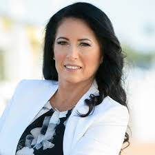 Angela Marsh's Instagram, Twitter & Facebook