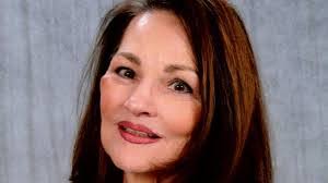 Denise Zinn's Instagram, Twitter & Facebook