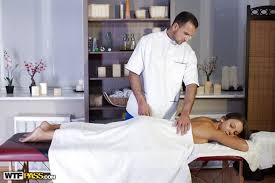 Hot brunette babe Foxy Di fucked by her masseur - Pichunter