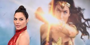 • wonder woman — rise of the warrior official final trailer. Schauspielerin Gal Gadot Beschuldigt Der Filmstart Der Comic Verfilmung Wonder Woman Wird In Tunesien Verboten Kolnische Rundschau