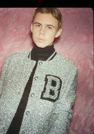 Without you (with miley cyrus) (2021) by the kid laroi and miley cyrus. The Kid Laroi Das Next Big Thing Release Des Offiziellen Videos Zu Tragic Pop Himmel De