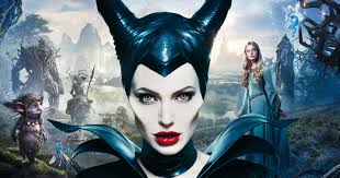 Avec ses cornes diaboliques (aimantées et faites en résine ultra légère) et ses ailes noires imposantes, angelina jolie est à la fois sublime et effrayante. Malefique 2 Angelina Jolie Travaille Sur Le Scenario Et Promet Une Suite Encore Meilleure