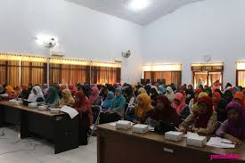 Aplikasi ini bisa bekeja setelah macro di aktifkan yag ditandai dengan munculnya tombol ok. Standarisasi Instrumen Penilaian Menuju Kematangan Kualitas Kepala Sekolah