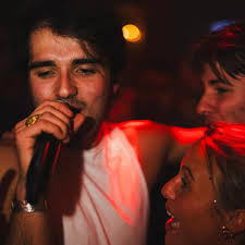 One hot night in Cleveland. 📸: @mortysalt 🍺: @thefarmcle 🎸:  @officialgibsongarage 👖: @wrangler #nashville #artist #livemusic  #entertainer