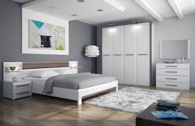 La fase di scelta del colore delle pareti non può non dipendere dalla tipologia di mobili da te acquistati, o che intendi acquistare. Set Da Letto Bianco 39 Foto Colori Negli Interni Modelli Classici E Lucidi