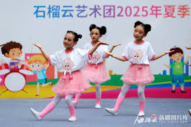 石榴云艺术团800余名少年儿童‌秀才艺-天山网- 新疆新闻门户