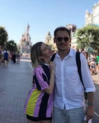 Lidia buble, în brațele unui bărbat celebru de la noi. Lidia Buble È™i Costin Gheorghe Atingeri Suspecte Fotografiile Cu Ei ImpreunÄƒ Au IeÈ™it Acum La IvealÄƒ Prima ReacÈ›ie A Fotbalistului Am NiÈ™te Principii Galerie Foto Galerie Foto Stiri Vedete Si Evenimente