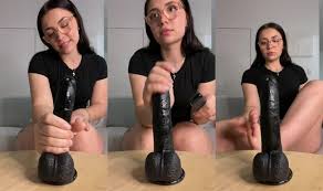 Lilith Cavaliere Does Footjob