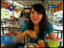 Dari kuah sop tercium wangi berbagai rempah seperti kapulaga pala daun salam dan kayu manis. Mie Sop Kampung Medan Youtube