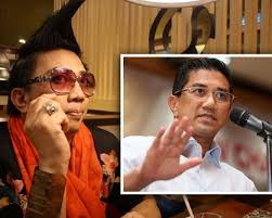 Azwan yang berhijrah ke london sejak febuari lalu berkata, beliau dengan hati terbuka mahu bertemu dengan azmin jika abangnya itu sudi berjumpa dengannya untuk memohon maaf dan bersalaman. Azwan Cabar Abangnya Azmin Untuk Merampas Selangor Pada Pru14