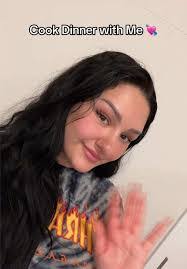 Roxanne Cook's Instagram, Twitter & Facebook