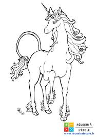 Un cheval avec une corne placée juste au milieu du mais c'est l'un des cahiers de coloriage à imprimer les plus regardés sur hugo l'escargot. Coloriage Licorne Gratuit 20 Supers Dessins A Imprimer