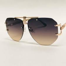 Nicht während die gelernte therapeutin die bücher schreibt, ist eigentlich das mail model mariano divajo ihre inspiration. Aviator Sunglasses Worn By Massimo Michele Morrone As Seen In 365 Days Spotern