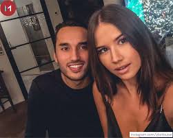10 Pesona Ylon Louise Pacar Cantik Ezra Walian Memorable With Us